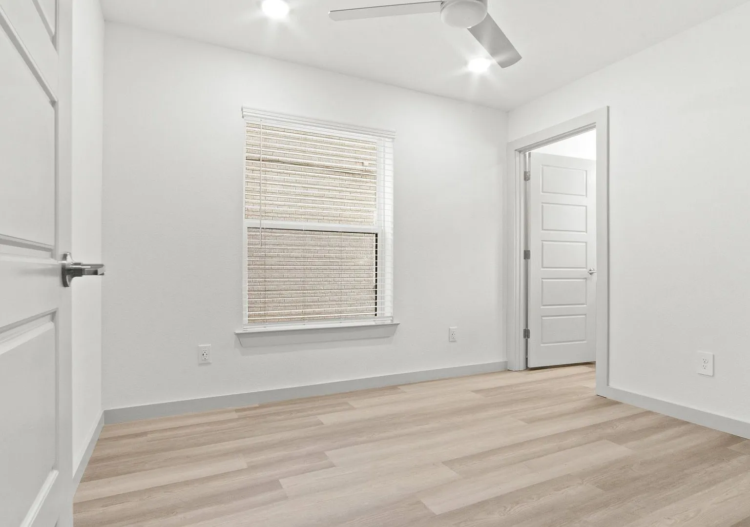3240 S University — Photo 3