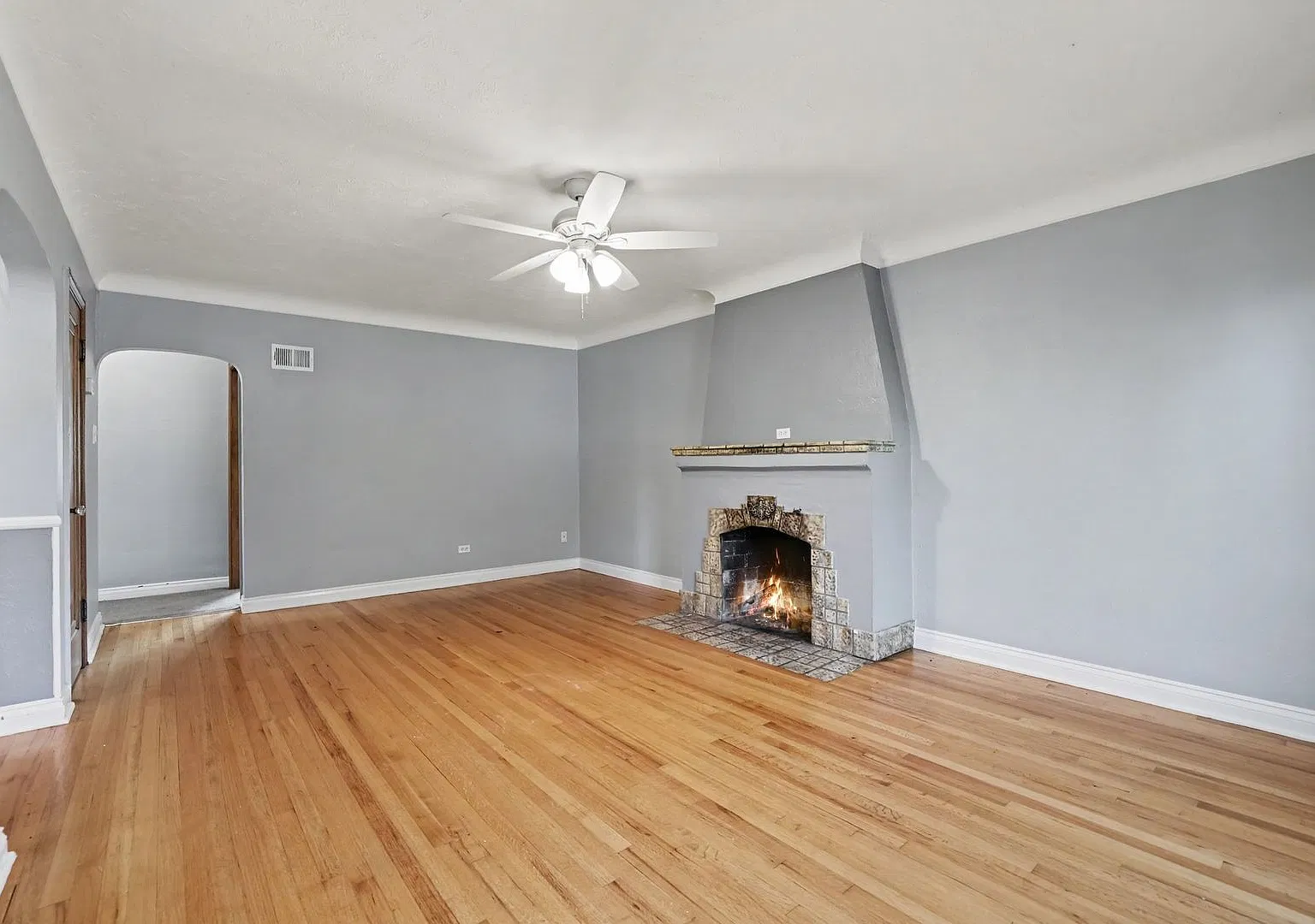 Charming Duplex with Large Yard in the Heart of Hale — Photo 2