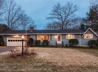 28 Baldwin Dr, Guilford, CT 06437