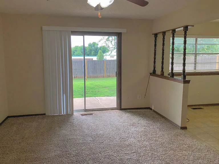 720 Robin Hill Rd — Photo 5