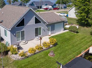 1556 Long Point Dr, Houghton Lake, MI 48629