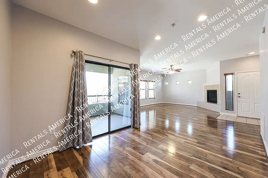 Charming 2 Bedroom, 2 Bath Condo with Garage in a Prime Location! — Photo 2