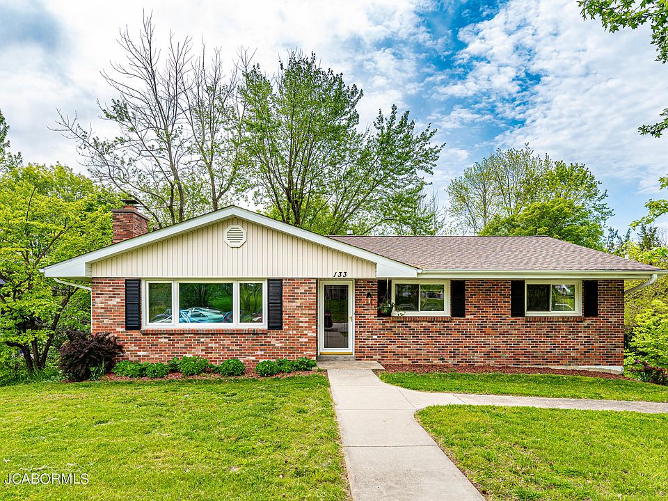 1st image of 133 Crescent Dr