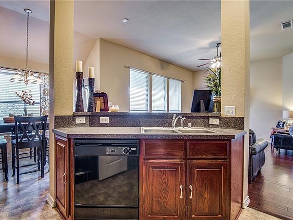 4th image of 2128 Shady Bend Cir