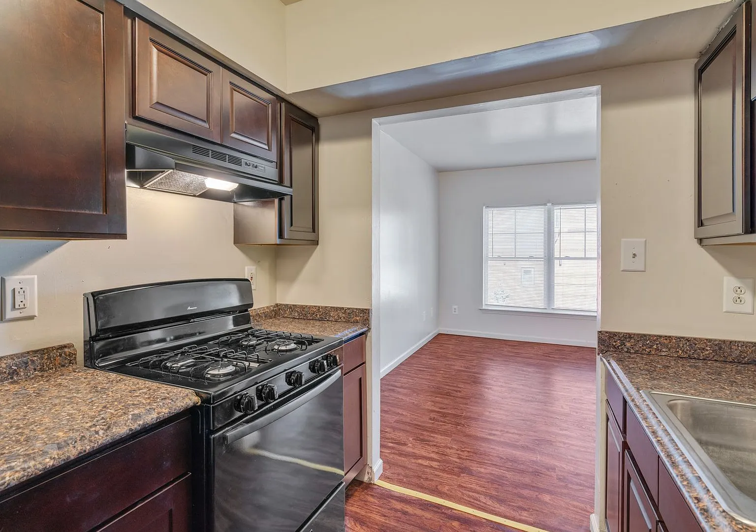 4100 Brown St — Photo 2