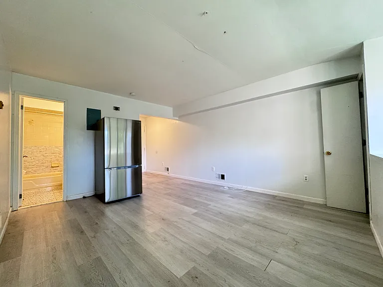 25 Fingerboard Rd #1F — Photo 1