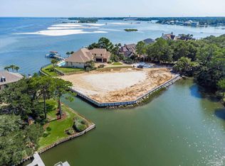 37 Lakeside Dr, Pensacola, FL 32507