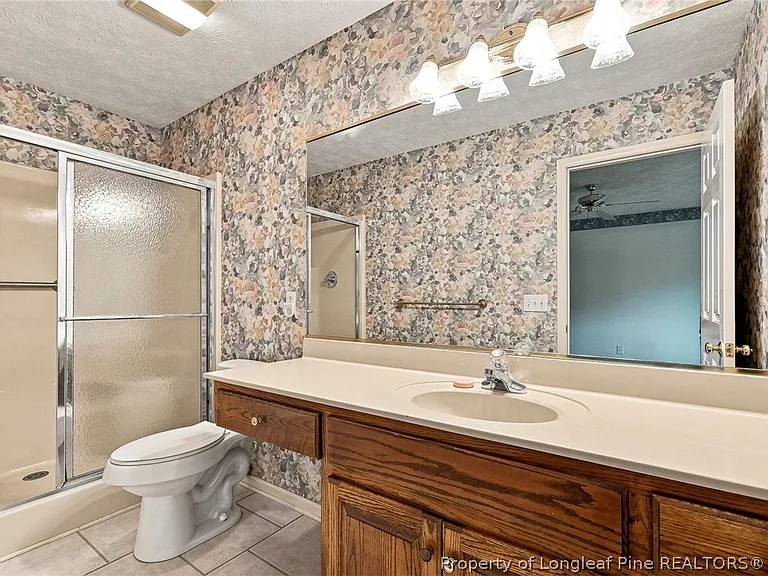 709 Essex Ct — Photo 16