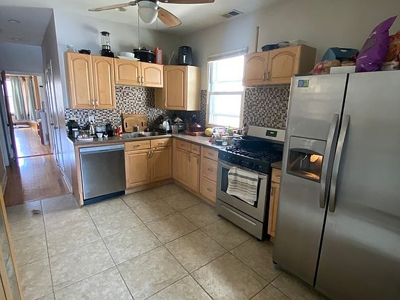 5th image of 2337 N Sacramento Ave