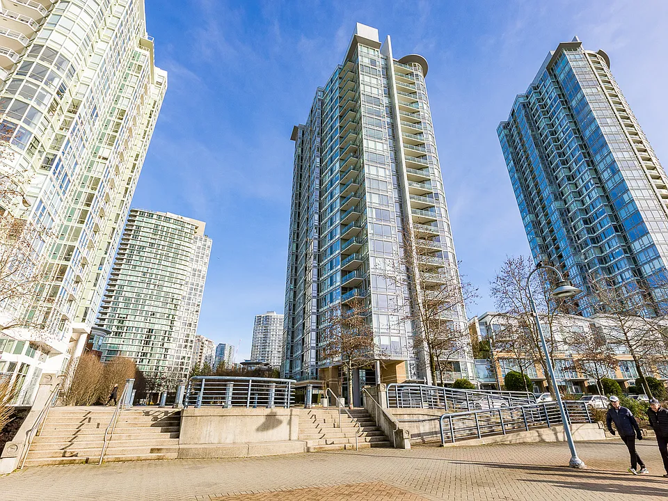 1067 Marinaside Cres #22XX