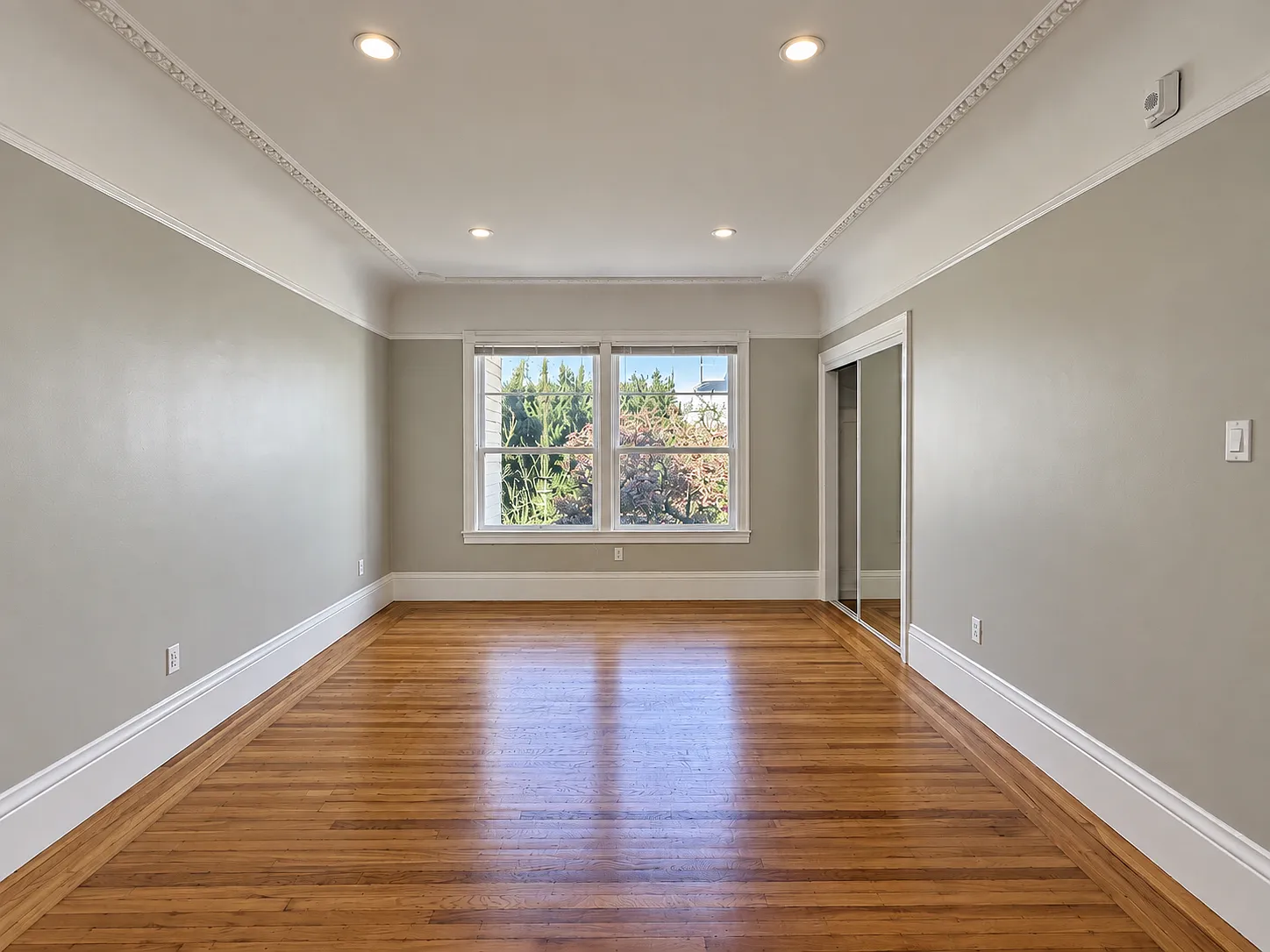 Remodeled 2BR with In-Unit Laundry Across from Alamo Square Park! — Photo 4