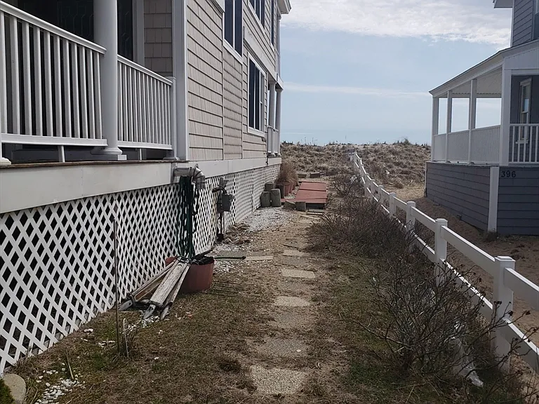 398 N End Blvd #B — Photo 12