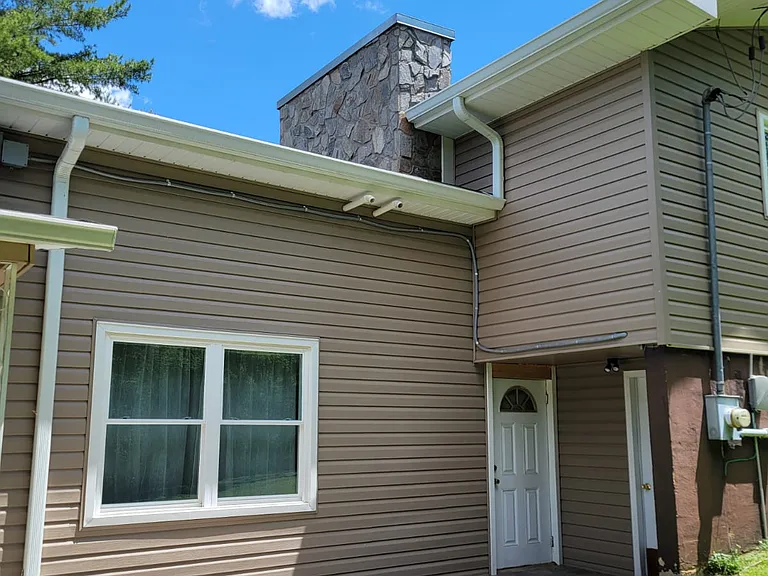110 Hawthorne Ln — Photo 22