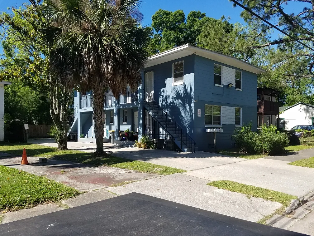 2 bed, 700 sqft, $950 — Photo 1