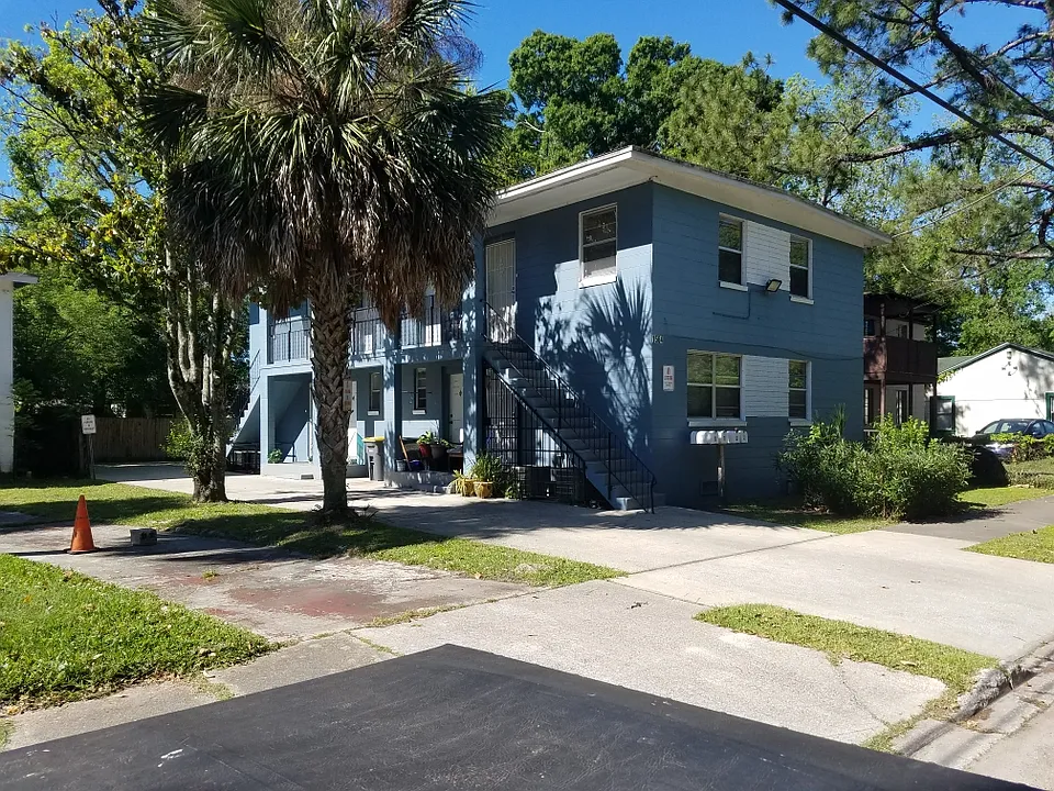 1564 W 14th St