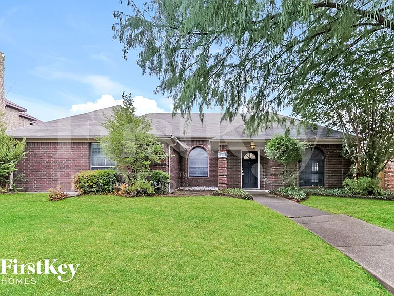 1008 Micarta Dr — Photo 1