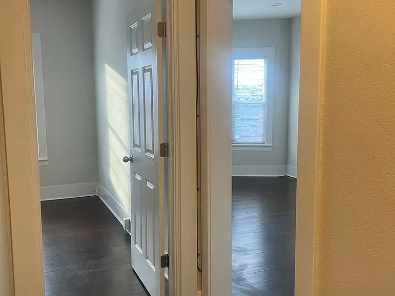Great Location with Full Washer and Dryer in Unit and Full Kitchen! — Photo 43