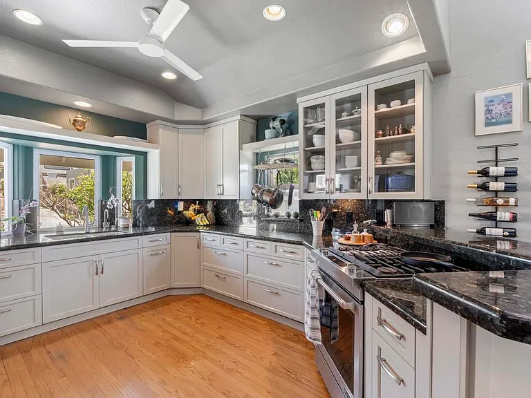 5618 Bellevue Ave — Photo 3