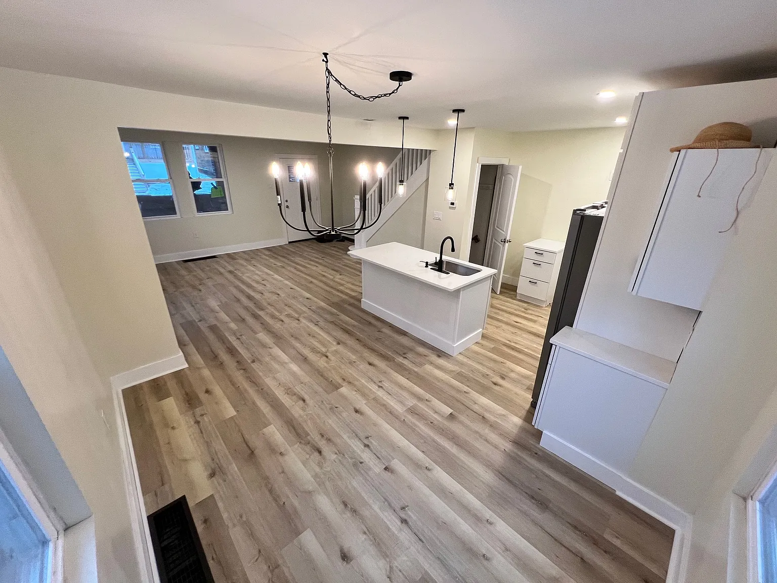3 bed, 1216 sqft, $1,750 — Photo 3