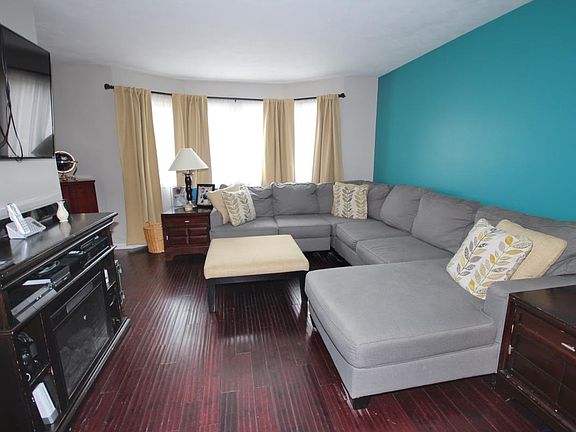5th image of 52 Corona Ave