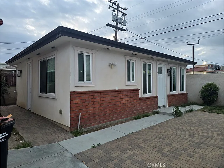 205 E Bencamp St — Photo 2