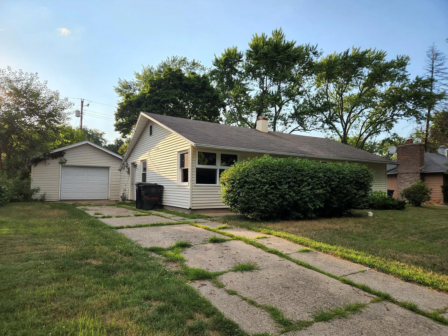 435 Chamberlin Dr photo 1