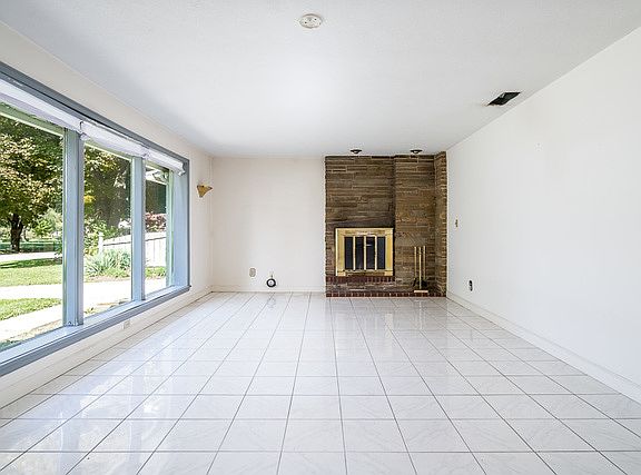 3rd image of 619 N Oak Knolls Ave