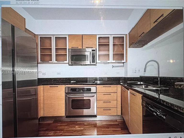31 SE 5th St #2507 — Photo 4