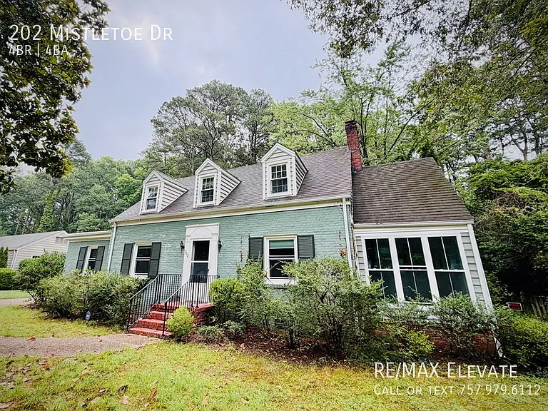 202 Mistletoe Dr — Photo 2