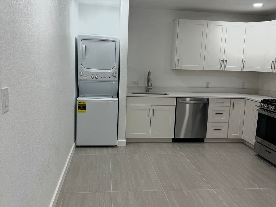 1st image of 1409 Wallace St #B