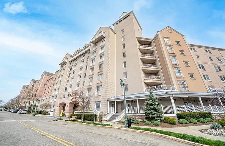 1st image of 100 Shearwater Ct E APT 32