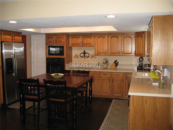 5th image of 2421 Greens Ave