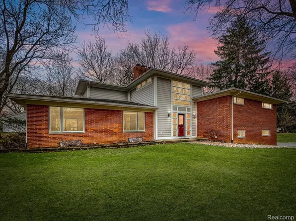 4948 Cimarron Dr, Bloomfield Hills, MI 48302