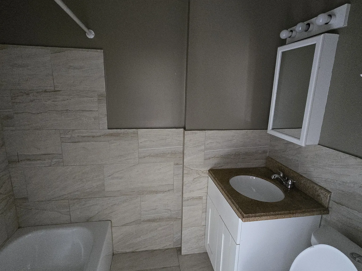 3 bed, 1.5 bath, 1200 sqft, $1,700 — Photo 1