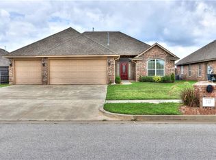 713 Woods Way, Moore, OK 73160