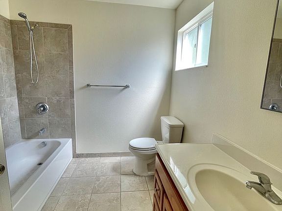 5th image of 515 S East St APT 4