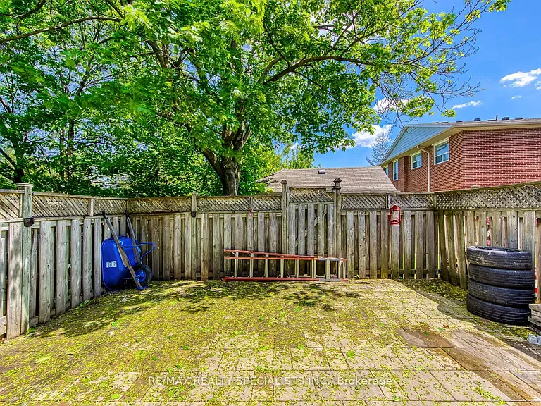 93 Hansen Rd N #100 — Photo 33