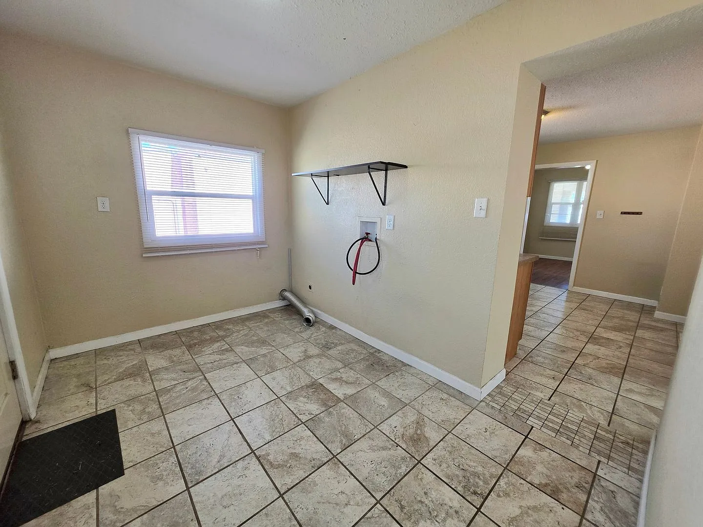 1411 E Orman Ave — Photo 4