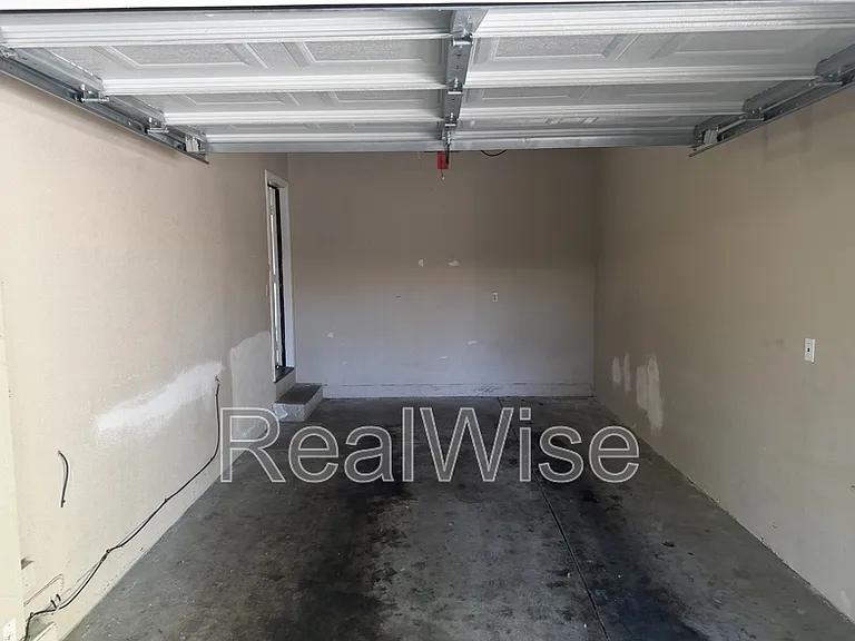249 SW Rogue River Ave #D — Photo 34