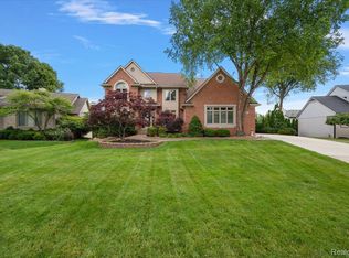 4417 Island View Dr, Waterford, MI 48328