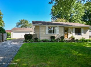 951 Arlon Rd, Aurora, IL 60506