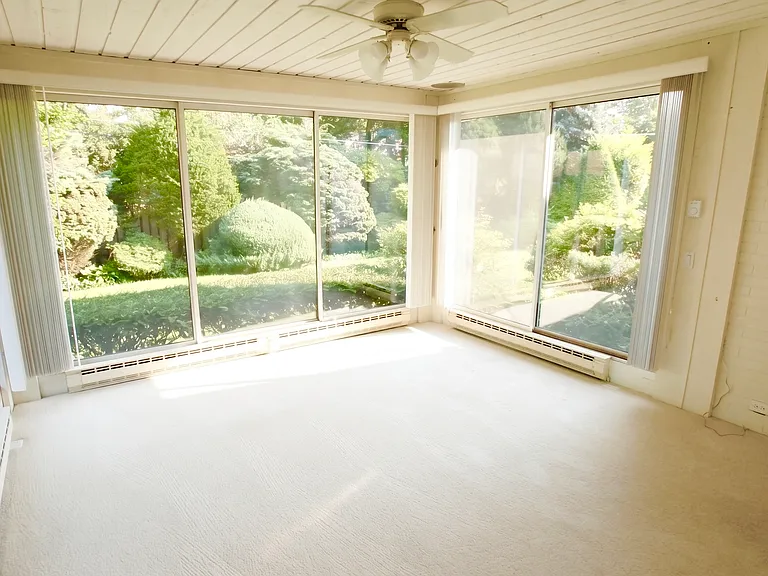 460 Highcrest Dr — Photo 17