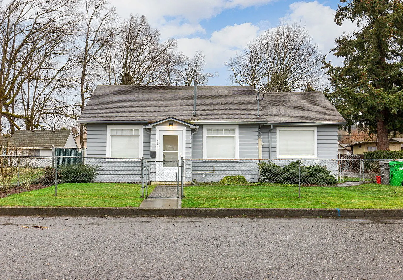 2 bed, 1.0 bath, 816 sqft, $2,050 — Photo 2