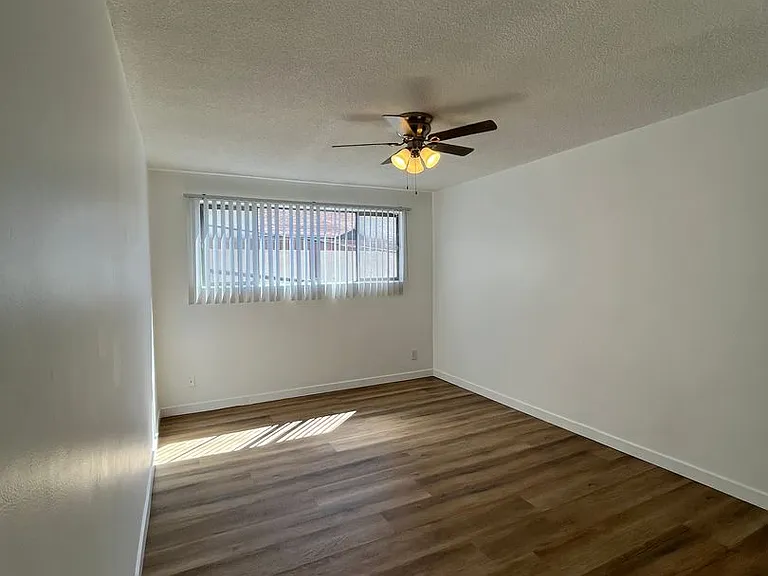 524 E Cedar Ave — Photo 15