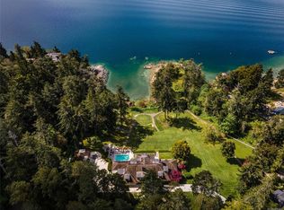 605 Senanus Dr, Central Saanich, BC V8M 1S6