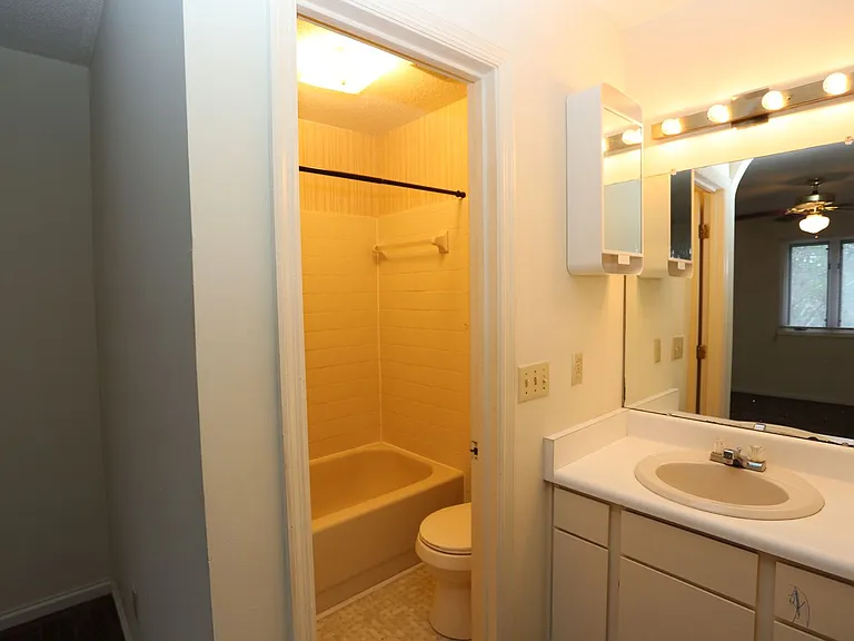 706 Hillwood Dr — Photo 4