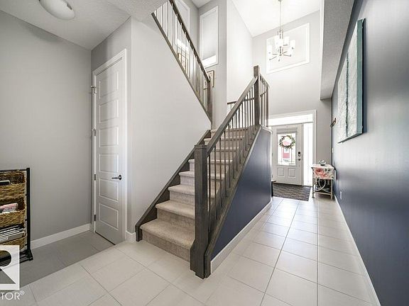 4th image of 136 Rideau Cres