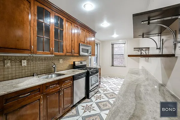 Rented by Bond New York | media 15