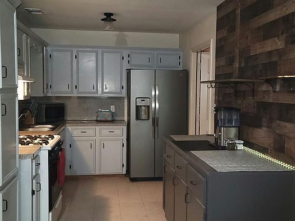 3rd image of 705 E 13 1/2 St