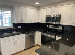 220 Wimbledon Lake Dr, Fort Lauderdale, FL 33324